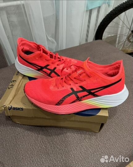 Кроссовки asics