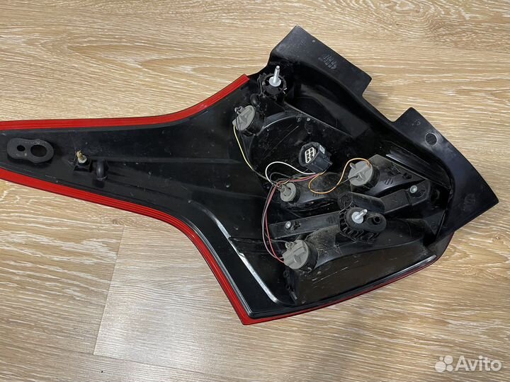 Задний правый фонарь Ford focus 3 хэтчбек