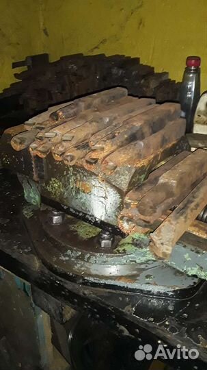 Метчики и плашки всё ссср.просто огонь