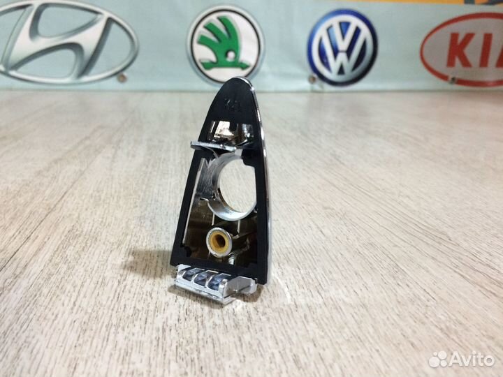 Накладка замка двери левой Киа Рио 3 хром Rio 11-1