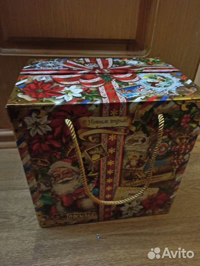 Коробка подарочная новогодняя
