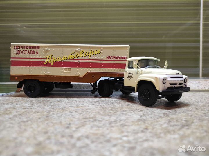 Модель грузовика зил-130В1 с полуприцепом одаз-794