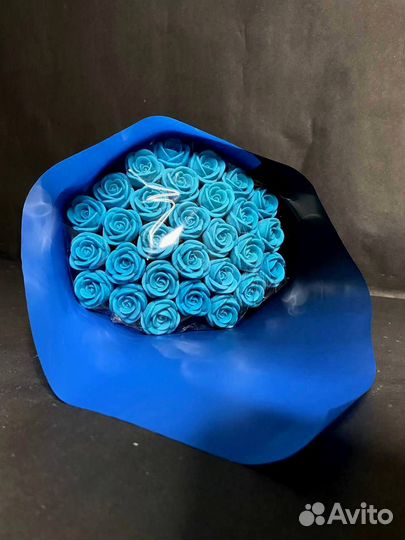 Букет - 29 Синих Роз из Белого Шоколада