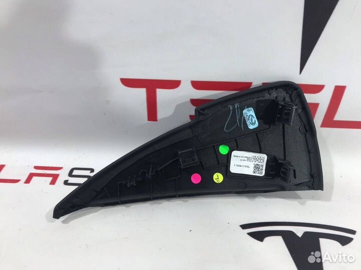 Накладка боковая торпеды Tesla Model S 2-й рест