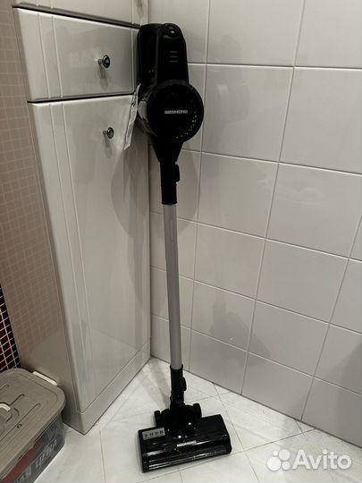 Вертикальный пылесос redmond