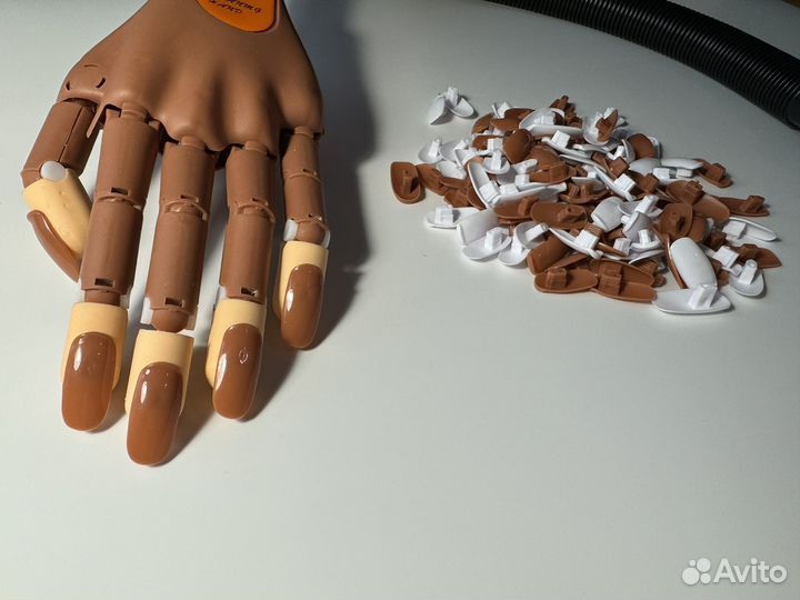 Тренировочная рука для маникюра