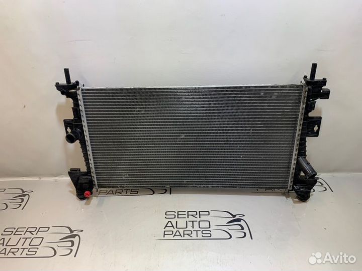 Радиатор основной(двигателя) Ford Focus 3 CB8 1.6L