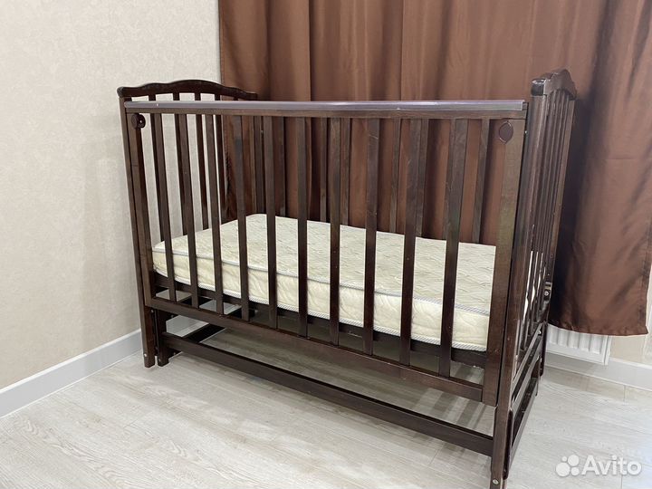 Кровать с маятником