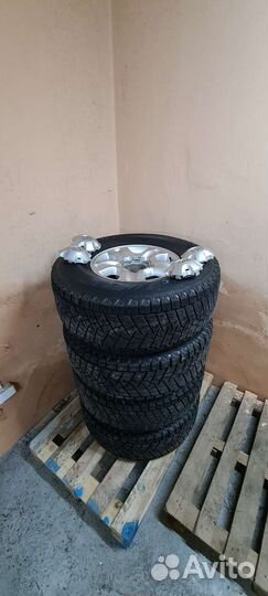 Bridgestone Blizzak LT 285/75 R16