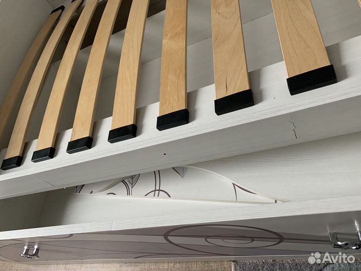 Кровать с матрасом