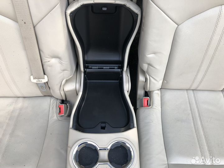 Задние сиденья Cadillac SRX II 09-16