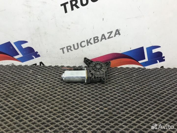 Моторчик стеклоподъемника левый