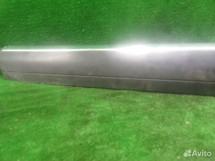 Молдинг двери передний левый Volkswagen Touareg I