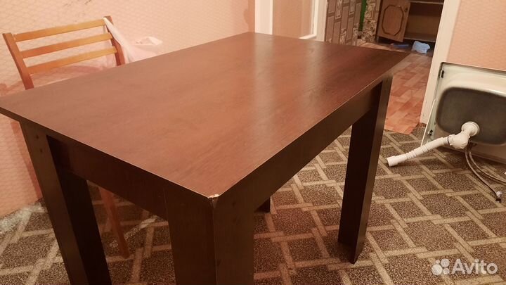 Кухонные столы, раковина со смесителем