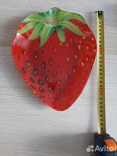 Тарелка в виде клубники