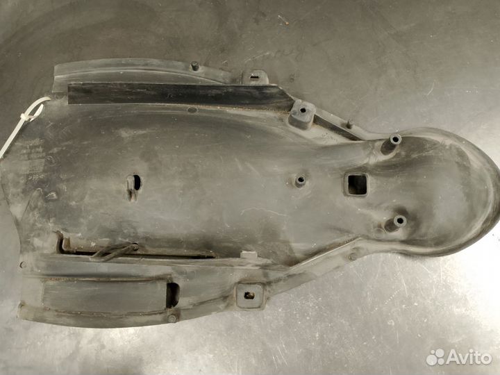 Aprilia RS 125 05 накладка под сиденье