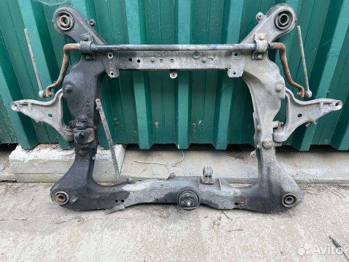 Подрамник двигателя Вольво S60 S80 V70 XC70