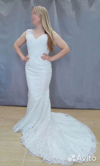 Платье со шлейфом 44