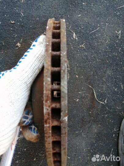 Тормозной диск передний Nissan March K12