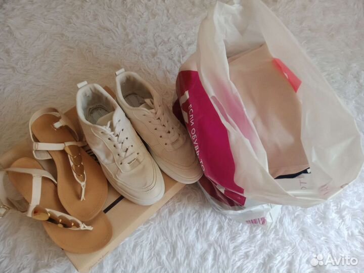 Пакет женских вещей + сандалии + кеды