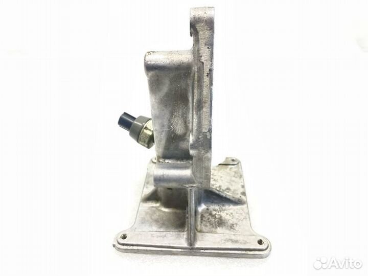 Кронштейн масляного фильтра Nissan Elgrand TE52