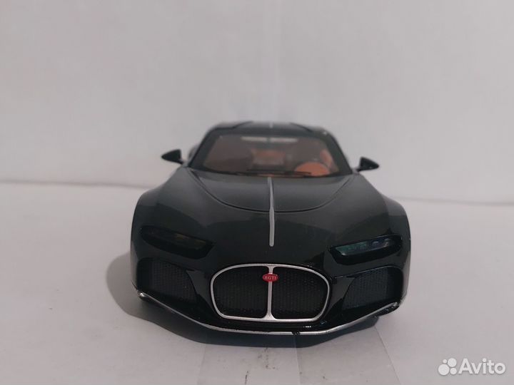 1:24 модель Bugatti Atlantic