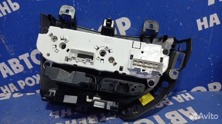 Блок управления печкой Ford Focus 3 седан 2012
