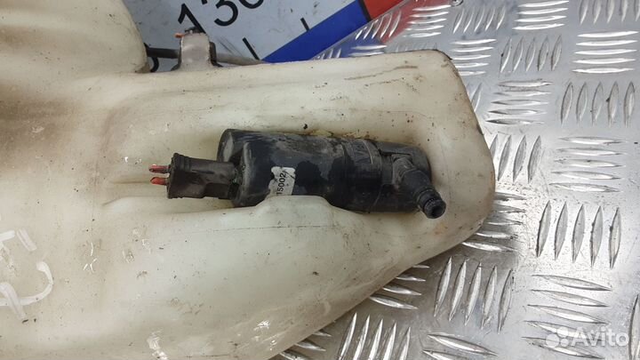 Бачок омывателя на Mitsubishi Carisma