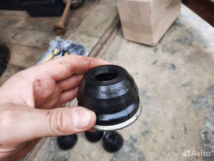 Пыльник нижней шаровой газ 14 Чайка