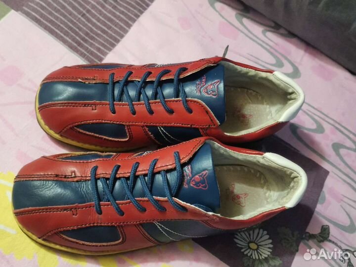 Кроссовки кожанные 34 размер