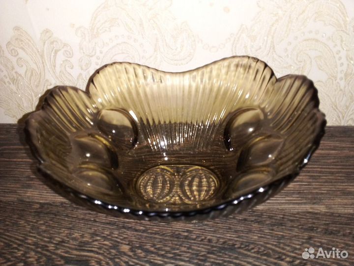 Вазы конфетницы хрусталь и цветное стекло