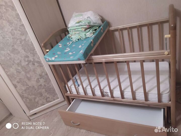 Детская кровать с матрасом, защитой и бельем