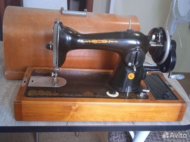 Швейная машина Чайка 2