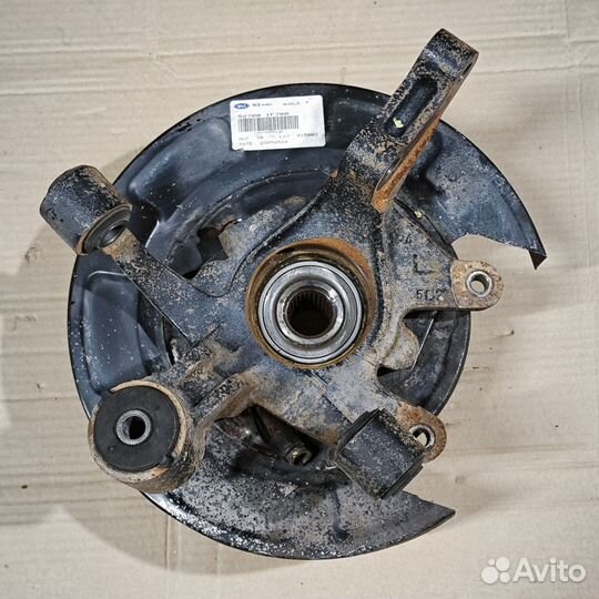 Кулак задний левый Kia Sportage 2 Hyundai Tucson 1