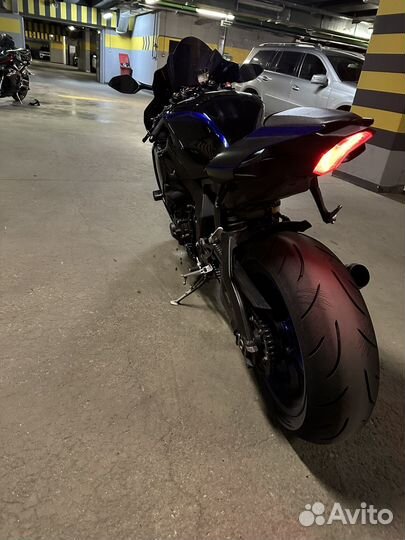Yamaha YZF-R1