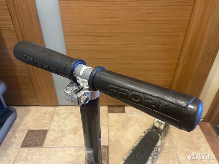 Самокат трехколесный scooter