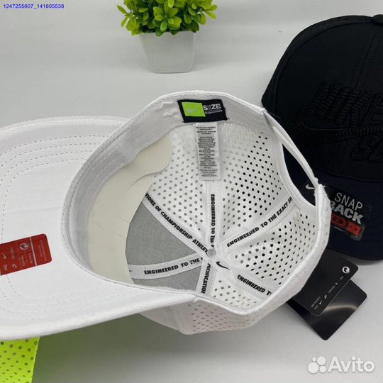 Бейсболка Nike белая черная салатовая