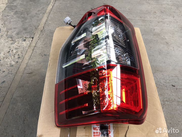 Задний фонарь mitsubishi l200