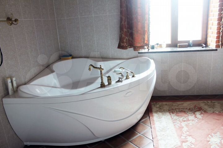 Дом 213 м² на участке 5 сот.