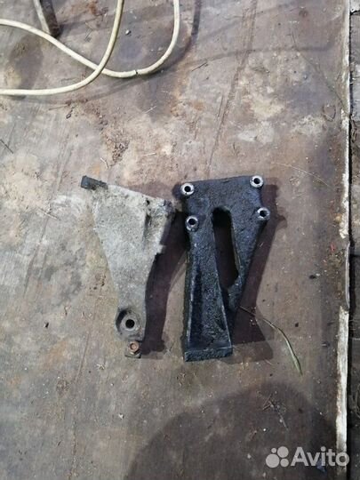 Бмв е34 м50 лапы(крепления) двигателя