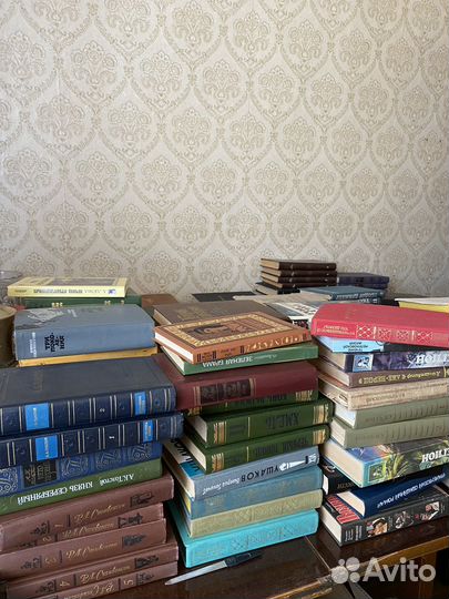 Много книг