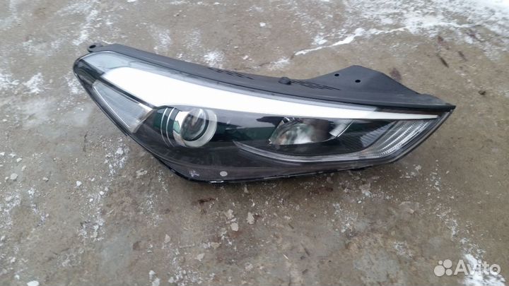 Фара правая Hyundai Tucson 2 (2015-нв)
