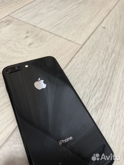 iPhone 8 Plus, 64 ГБ