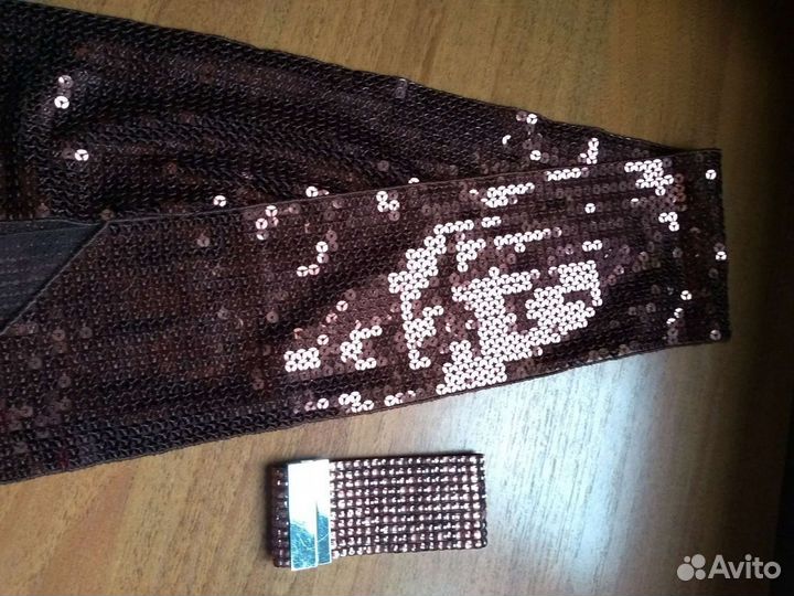 Блестящий коричневый пояс и браслет