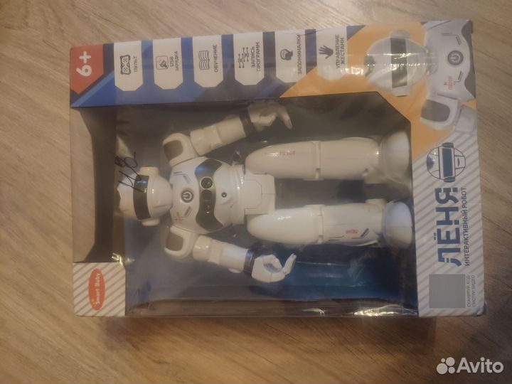 Интерактивный робот Лёня