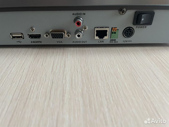 Видеорегистратор Hikvision DS-7604NI-SE