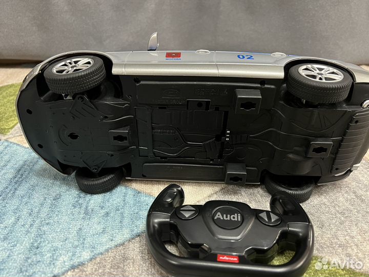 Машинка на радиоуправлении Audi