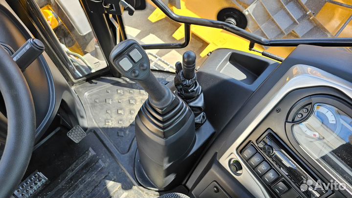 Экскаватор-погрузчик MST M644 PLUS, 2024