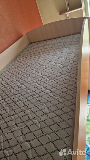 Двухъярусная кровать