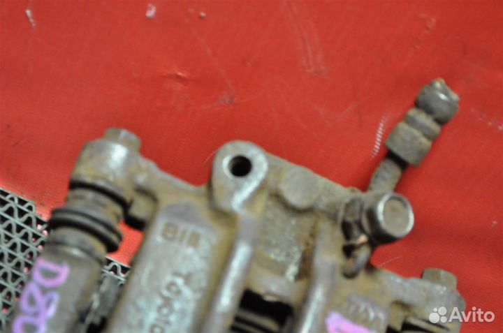 Суппорт задний правый toyota corolla ZZE120